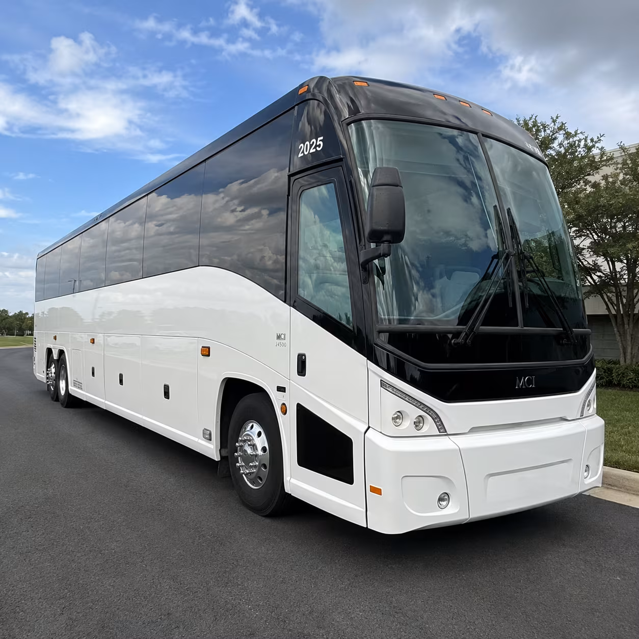 corporate shuttles to the safe credit union convention center and sacramento conference hotels